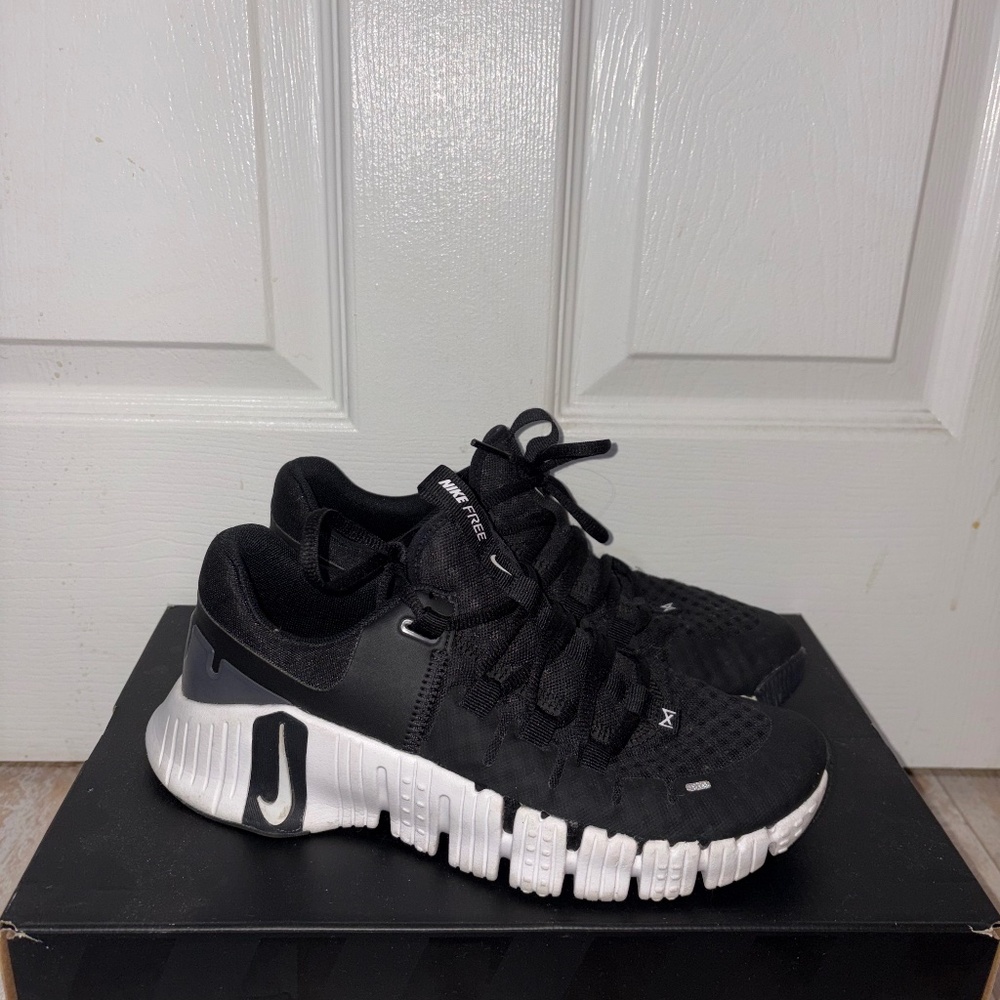 NIKE METCON SNEAKERS